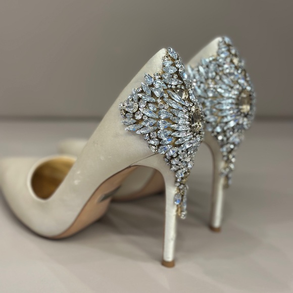 Badgley Mischka Shoes - Badgley Mischka Wedding Embellished Ivory Pump